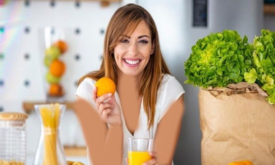 فوائد عصير البرتقال للبشرة الدهنية وأضراره
