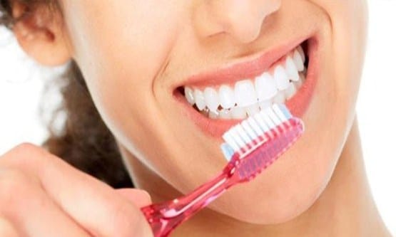 كيف تبيض اسنانك في يوم واحد