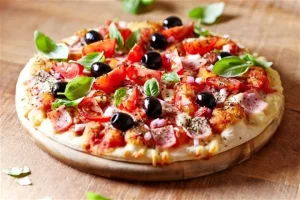 طريقة عمل البيتزا في البيت سهلة وسريعة ورخيصة
