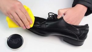 إسفنجة تلميع الأحذية الجلدية